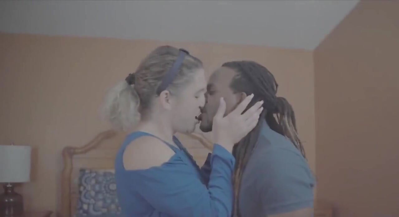 Madura loira Nataliya cavalga bbc de don e leva facial