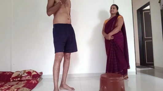 Rhea Bhabhi berhubungan seks dengan saudara iparnya dengan gaya desi
