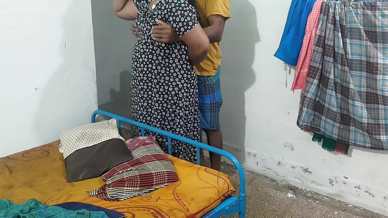 Am băgat mâna în cămașa lui Andy și i-am masat sânii și am făcut sex cu ea