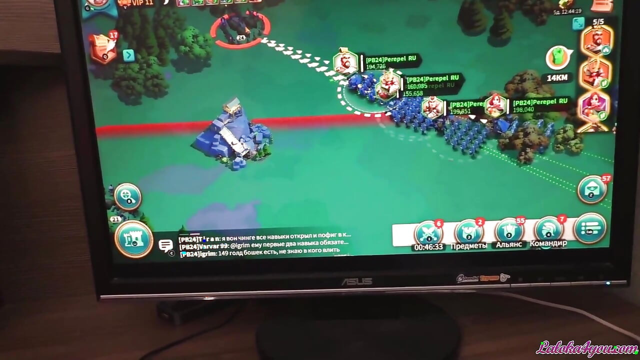 Teen distracted boyfriend from playing PC with a sensual blowjob