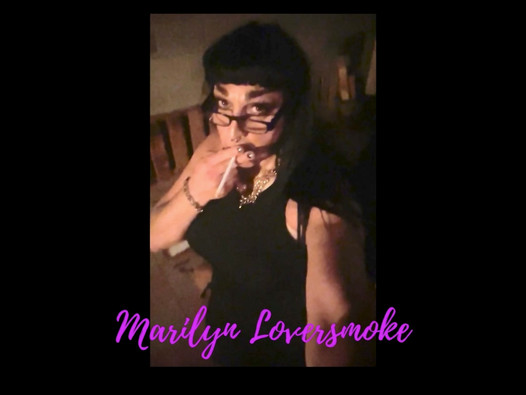 Marilyn fumando después del anochecer