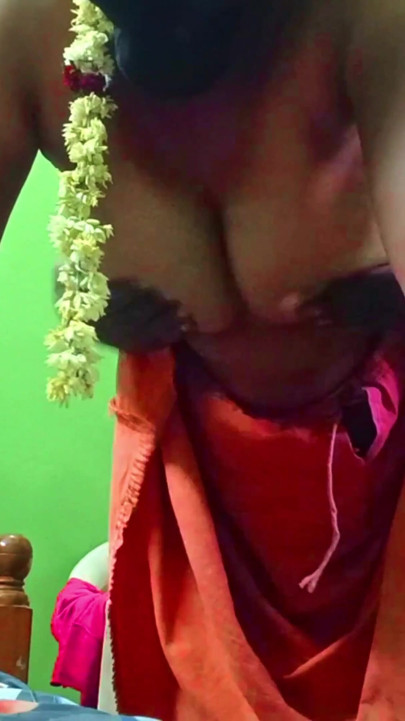 Ammu takes off her T-shirt, reveals her breasts to seduce, and bends over to take it hard 103 | Clip 2
