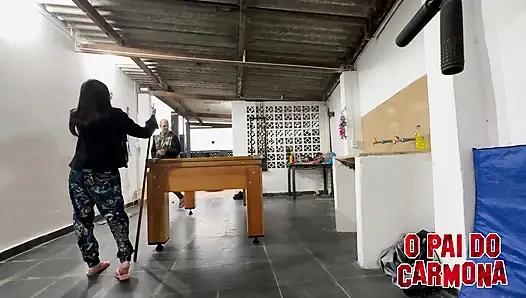 Billard spielen, bad Melli nackt lassen