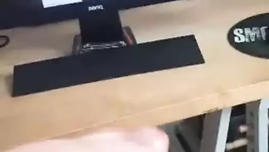 Erik'i çok zorlaştırıyorum, o her zaman çok sayıda cum for.me vuruyor