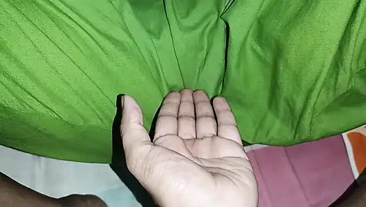 Meine große schwester war wütend, wir teilten ein bett.