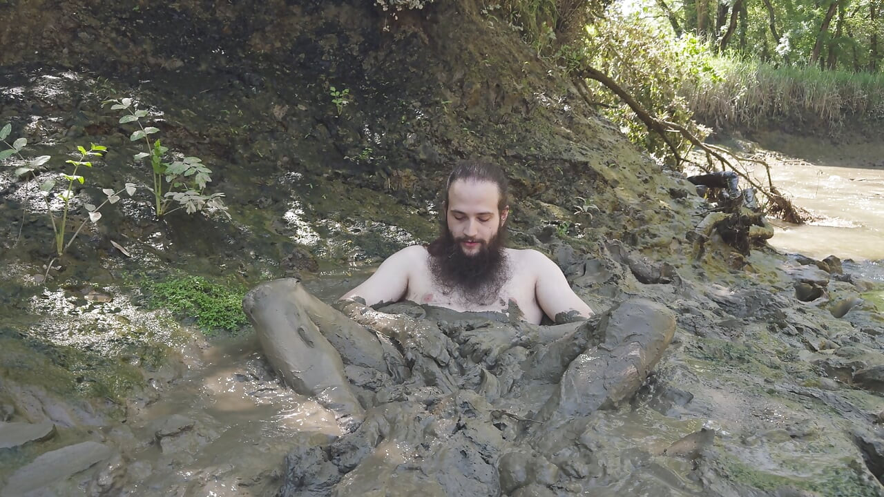 Odd Stuck... Living Mud ?