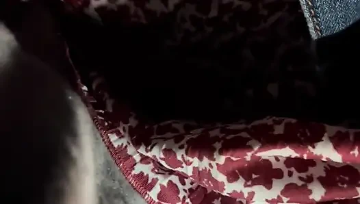 Секс на скамейке на улице