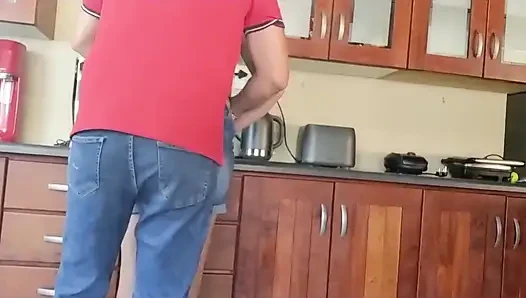 Трахни меня, прежде чем мой муж придет домой на обед