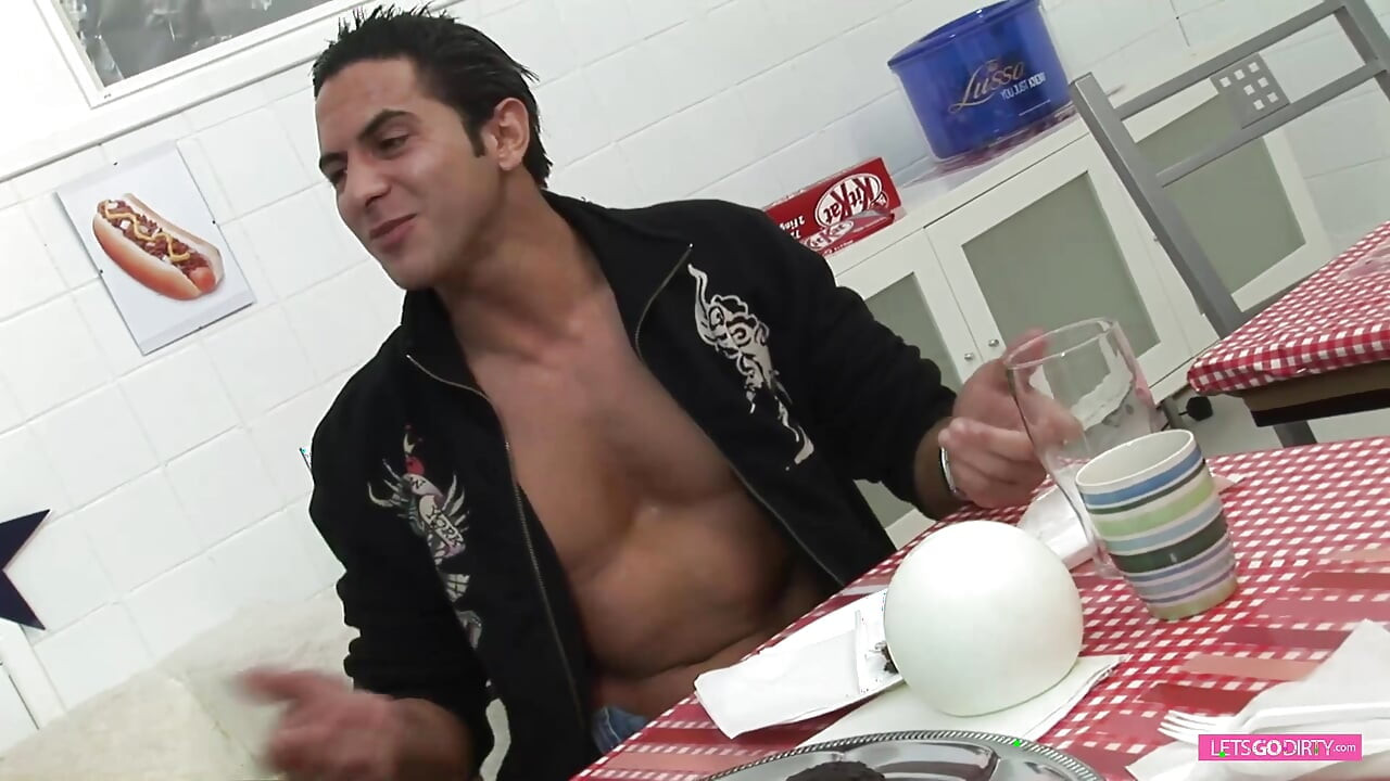 Orgía con dp con zorras del restaurante escocés