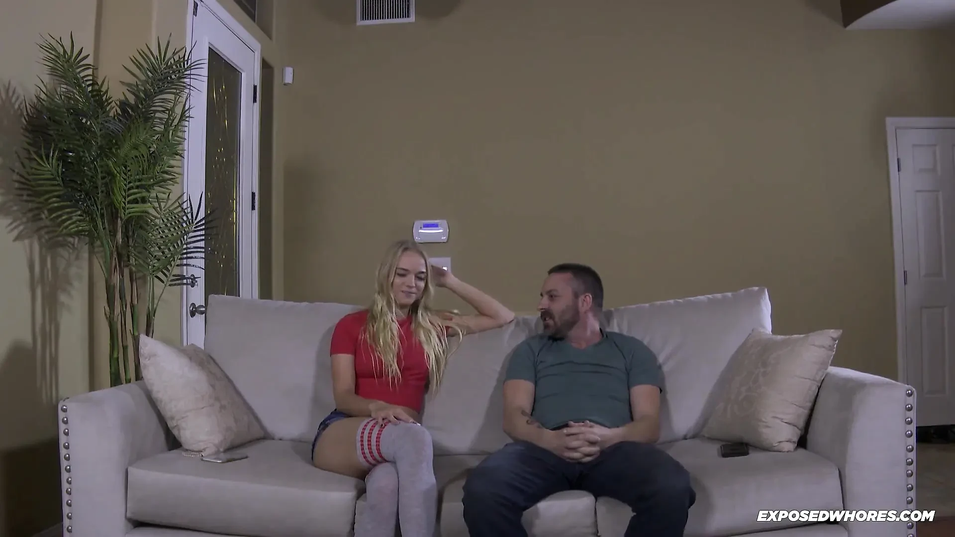 Chanel Summers - Meia-irmã perfeita paga uma aposta!