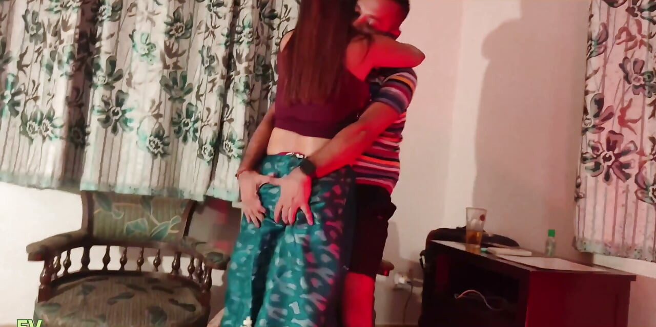 Desi Milf Bhabhiji Ko apne Dewar ka Bade Lund ke Kele khane hai ( Áudio em Hindi )