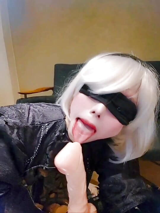 2B cosplayer stimulates her fat cock while deepthroats too deeply that bursts into tears.