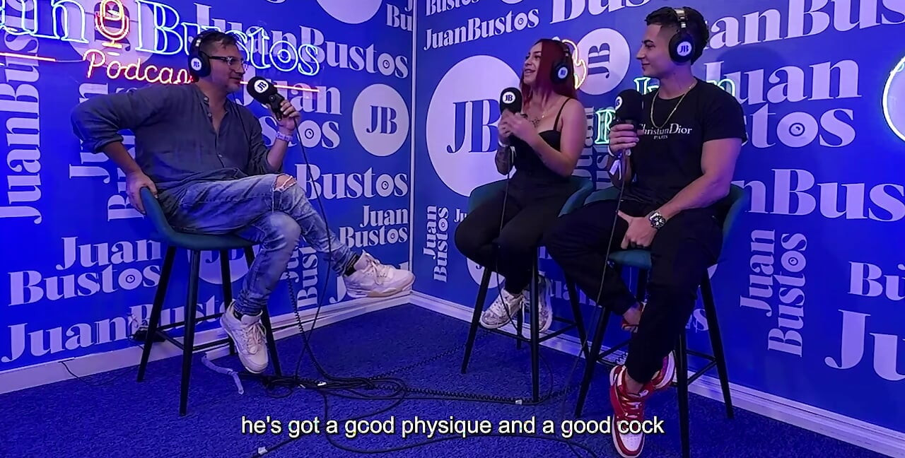 Ihre Fantasie eines harten sex auf einer Show erfüllt - Onlyrulo und Kaeelen Garcia auf Juan Bustos Podcast