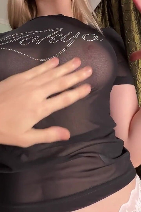 忍不住在试衣服时和继妹发生了关系