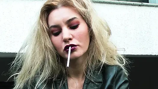 Kadın kılıklı cashpulatrix