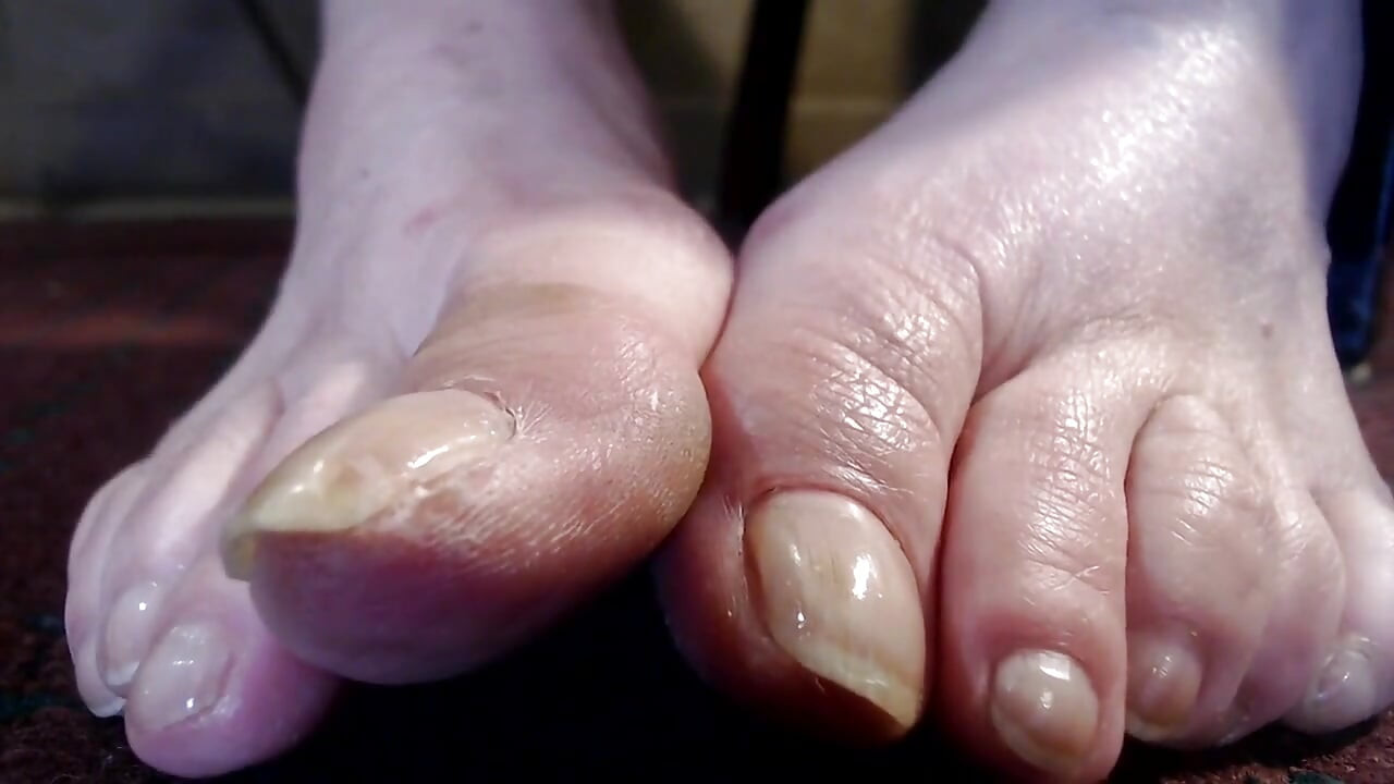 เล็บเท้ายาวของจริงมันวาว
