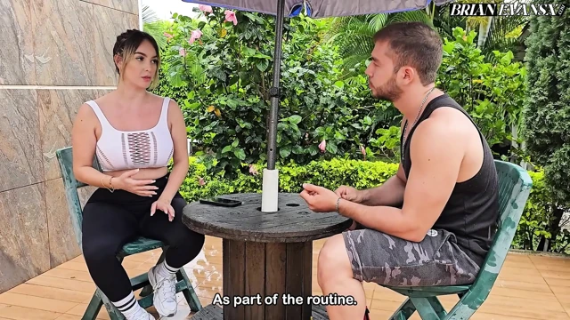 丰满的金发学生塔蒂亚娜阿尔瓦雷斯乱搞健身教练Brian Evansx