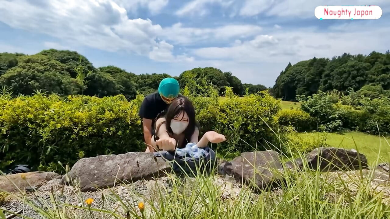 Esbelta belleza casada atrapada por su marido Summer Fun - parte 3 - trae una pintoresca sesión privada al aire libre