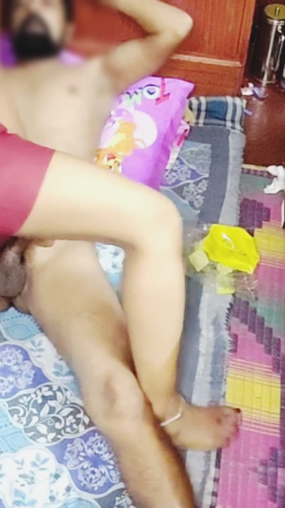 দেশি শ্লাটকে পুরো রাতের জন্য বুক করা হয়েছে। | ক্লিপ 2