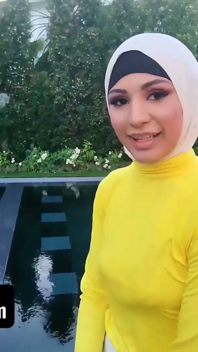 Hijab Girl Nina Grew Up Watching American Teen Movies And Is Obsessed With Becoming Prom Queen | Clip 1
