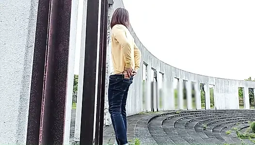Outdoor Exposure in Ultra-low-rise Jeans