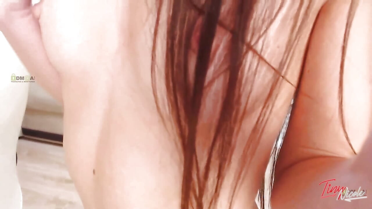 Une étudiante russe a été expulsée et maintenant elle travaille devant une webcam