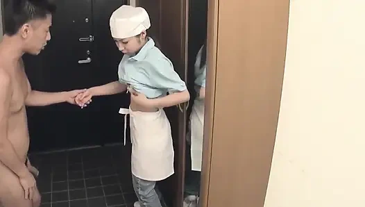 Пробуренная сцена японцев - 2 Японская повара с маленькими сиськами жестко трахается со своим клиентом