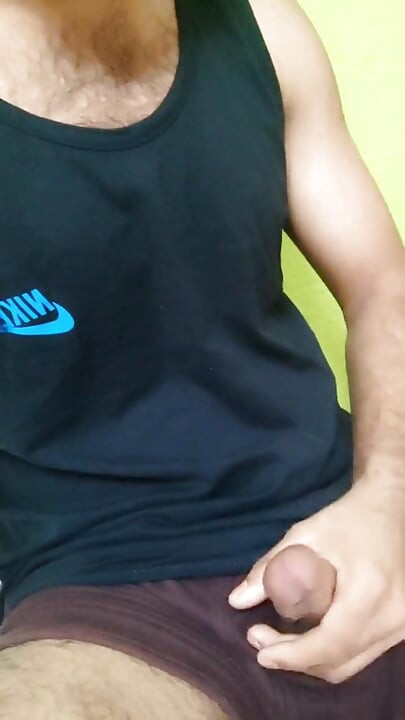 Дезі гарячий чоловік мастурбує соло