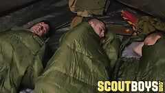 El maestro de los scout rick fantana barebacks virgen scouts en carpa