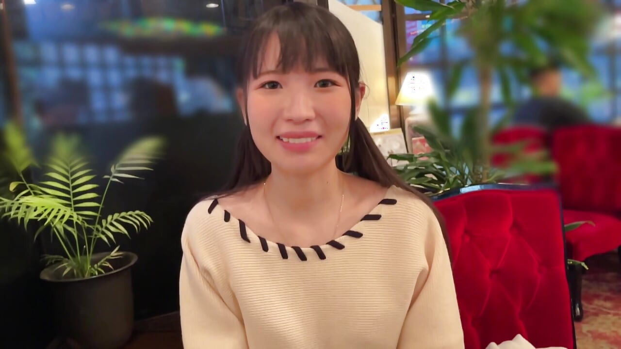 A118F03 A natural, innocent, small-animal-type girl with a lingering innocence! Meeting at a café and moving to a love hotel, starting with a toast and a sneaky filming sex scene!