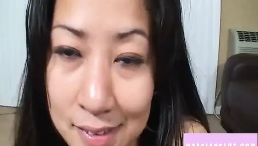 Brunette thailand terangsang menyetubuhi kontol putih dewasaku yang besar