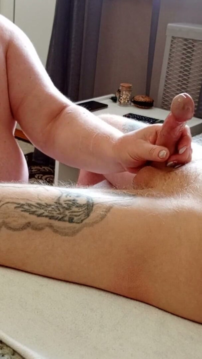 Pijpen van stiefmoeder met grote natuurlijke tieten in eigengemaakte amateurvideo | Clip 3