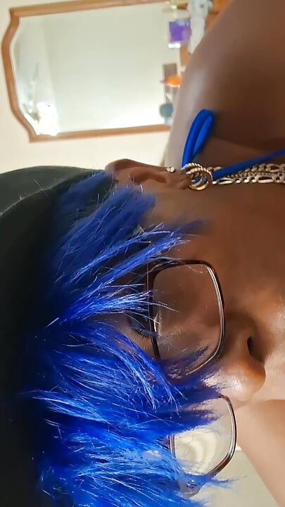 Η πουτάνα με χύσια Blue Nasty