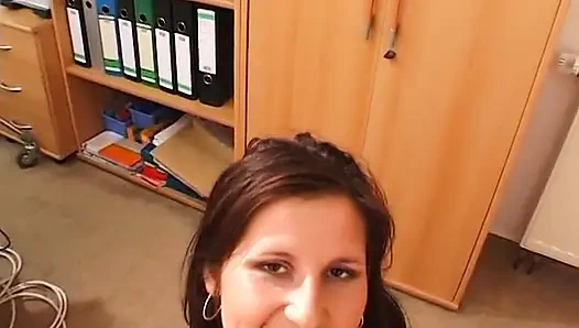 Casting brunette diraba oleh agen