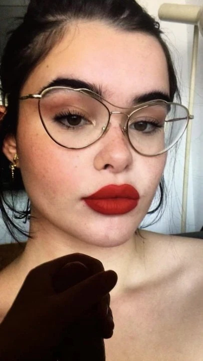 Barbie Ferreira, hommage au sperme