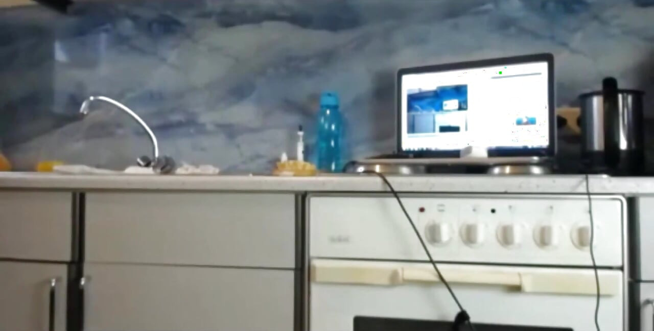 Dögös szexidea játszik élő webkamerán