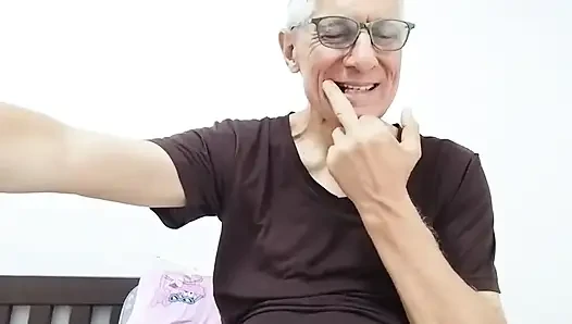 Dil büyük yarağımı sikiyor