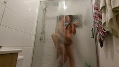 Gepassioneerde seks onder de douche - latina
