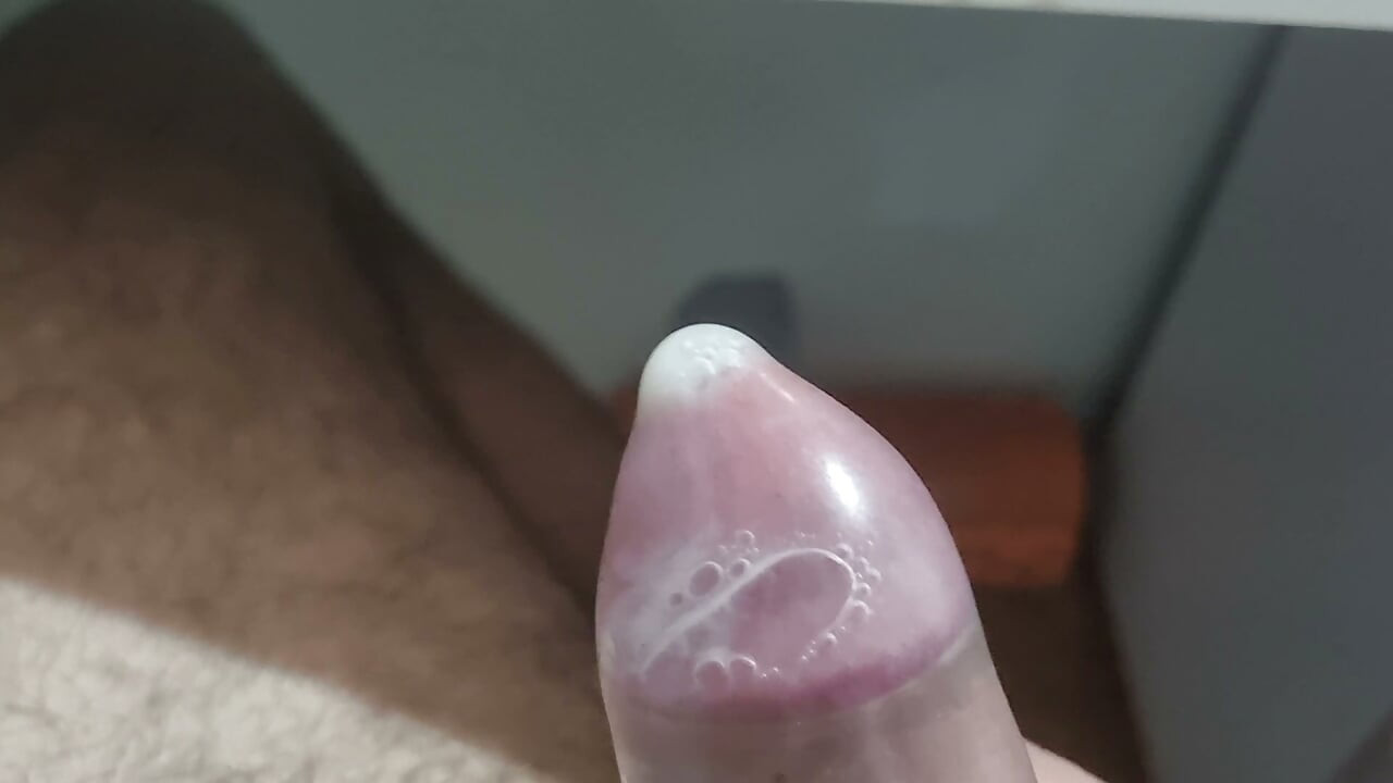 ¡Me corrí en 3 pasos! Escuchando a mi amigo gemir en el baño de la empresa dándole el Motoboy (Usa el teléfono)