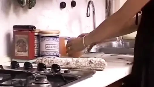 Mutfakta anal sikiş