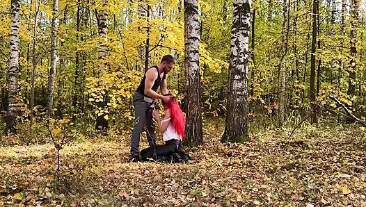 Одинокая И Напуганная В Лесу