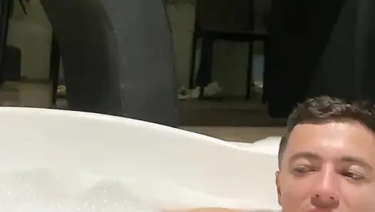 Aku membuat video eksklusif ini hanya untuk kalian