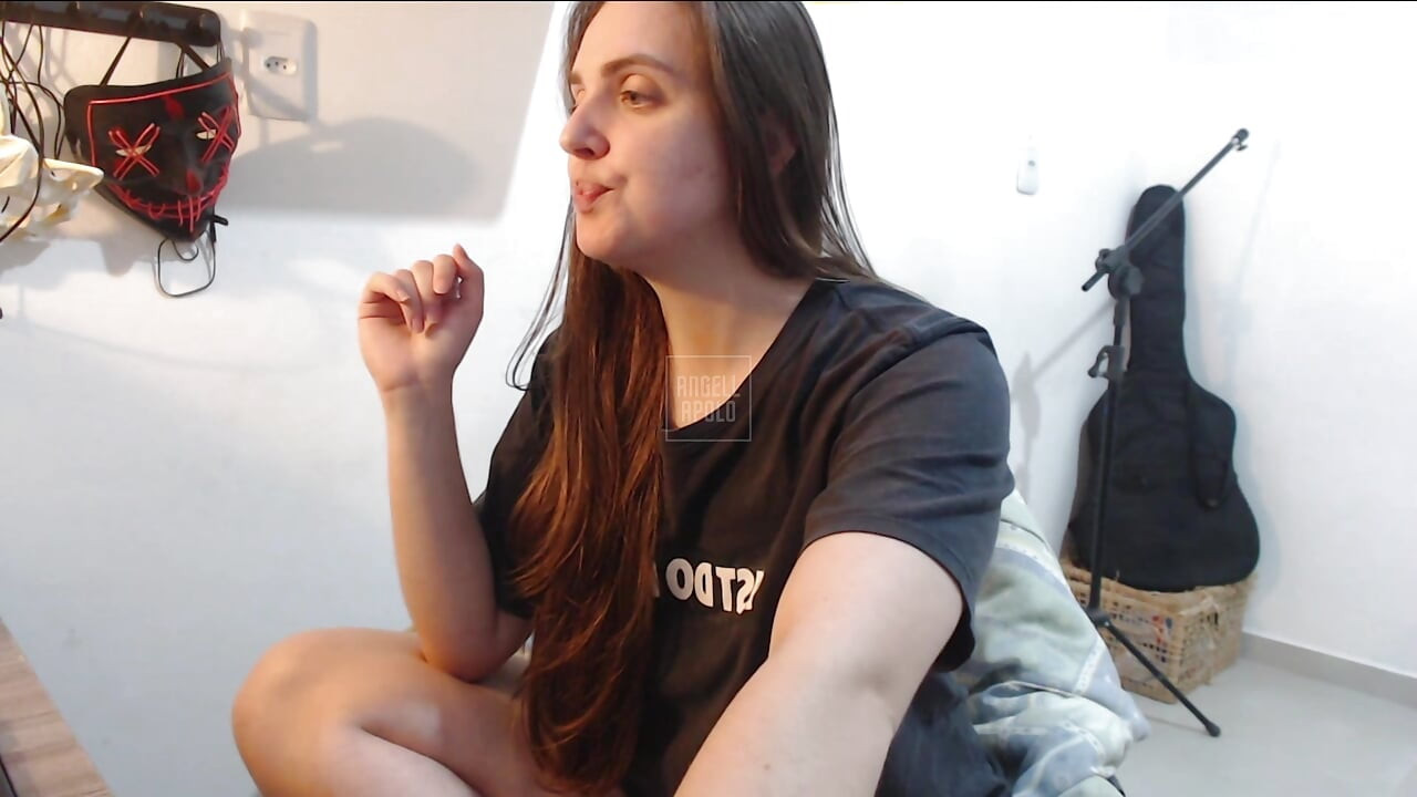 Blonde Big Ass Dancing in the Room on Live