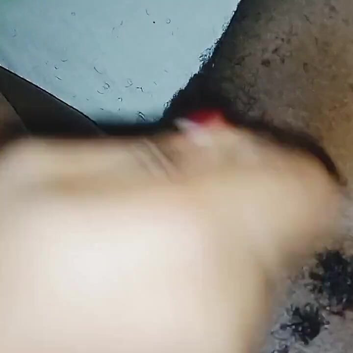 Elle rase ma grosse bite noire puis la baise, partie 5, se rase encore