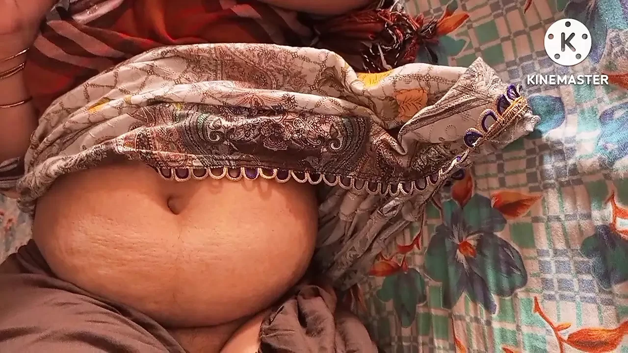 Pakistani boyfriend sucking girlfriend's