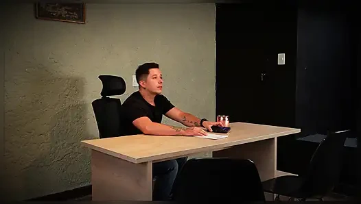 Красивые латиноамериканки с огромной попой соблазняют парня из отдела кадров, чтобы получить работу