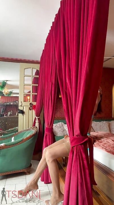 Hot brasiliansk transpornostjerne Daniela Santos bliver sensuel på cam.
