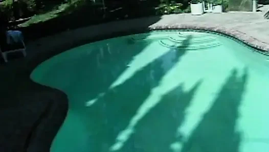 Heiße Lesben am Pool