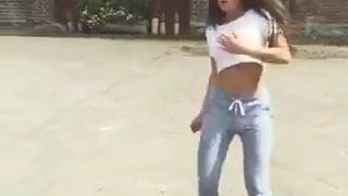 Nena bailando sexy