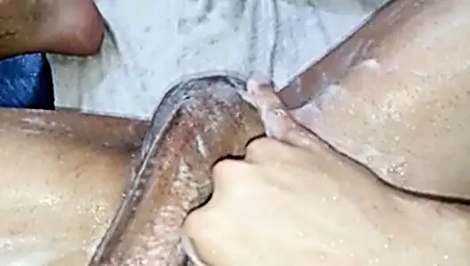 Genç oğlan orgazm ve boşalmak